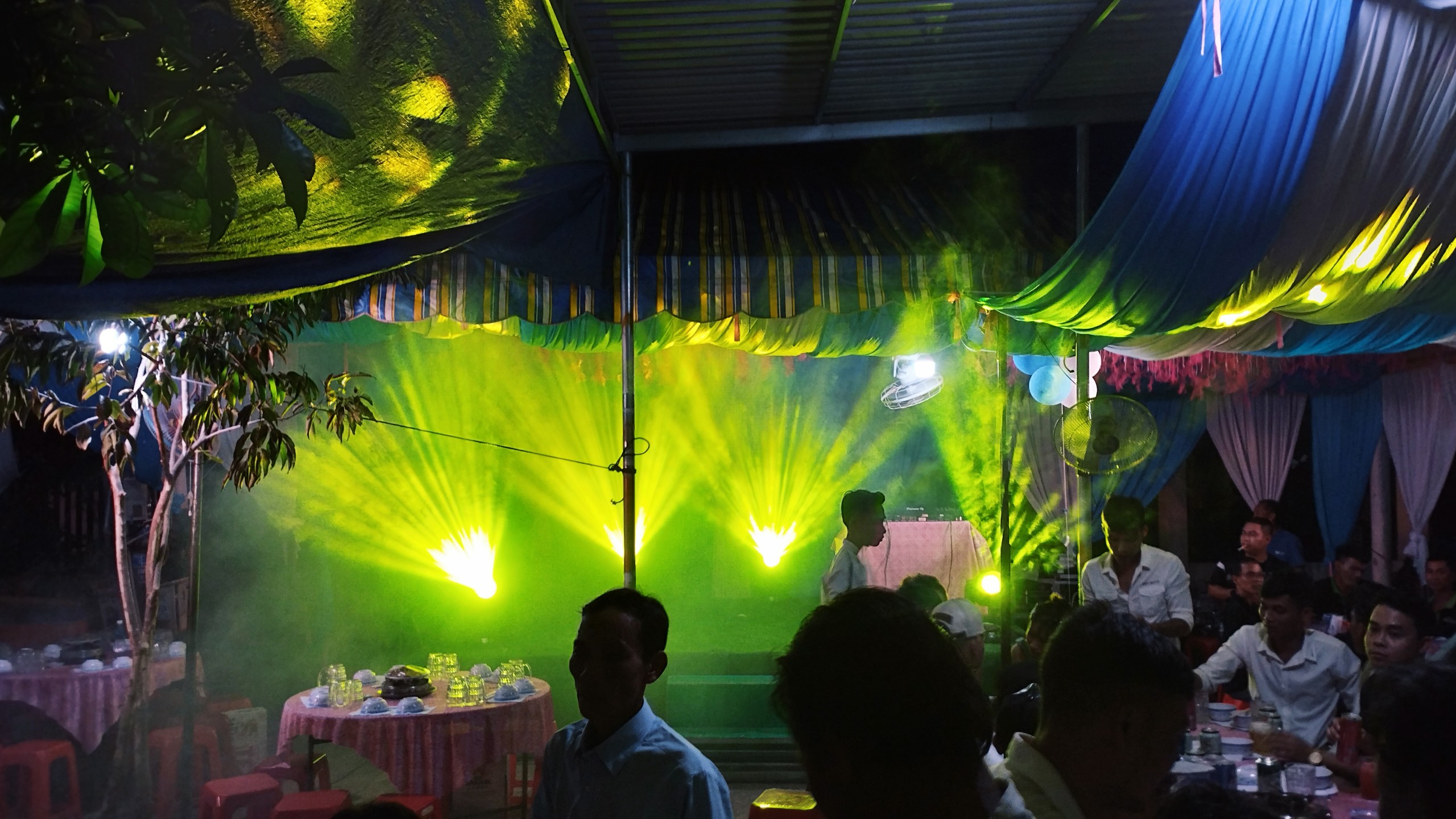 TỔ CHỨC TIỆC CƯỚI TRỌN GÓI TẠI PHAN THIẾT BÌNH THUẬN 