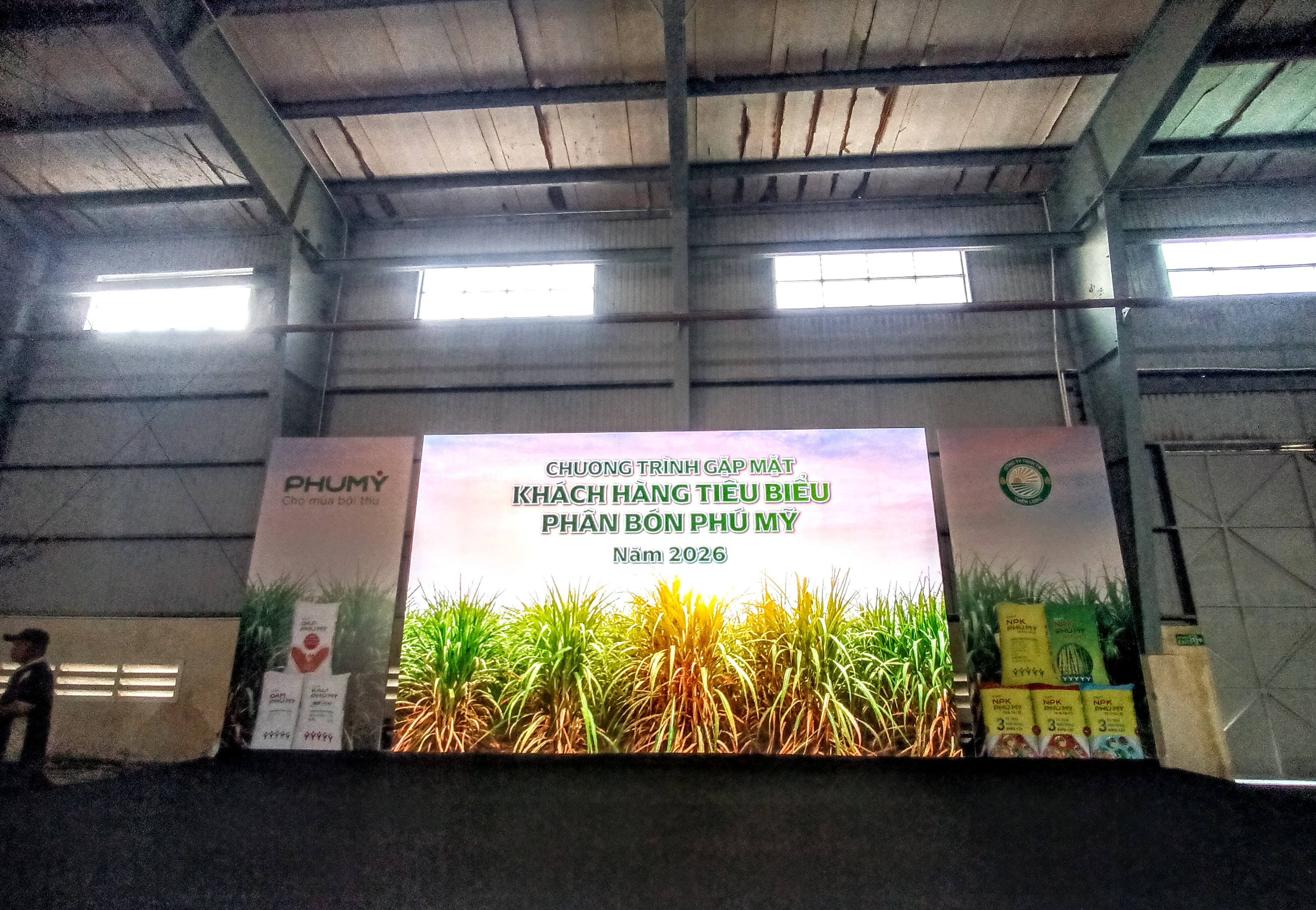 combo trọn gói âm thanh ánh sáng, sân khấu, màn hình led tại Ninh Thuận, Bình Thuận