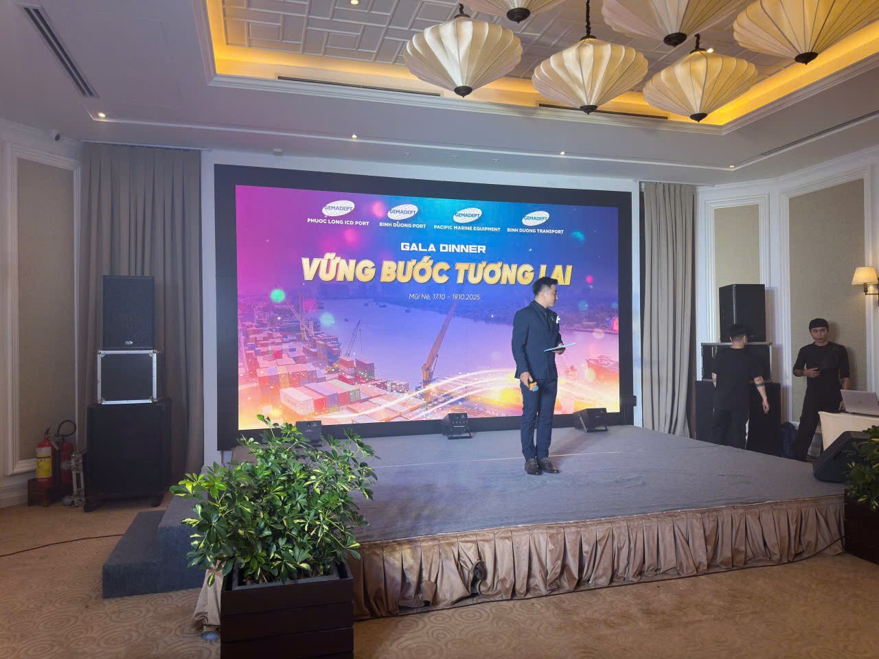 ký hợp đồng một năm cung cấp âm thanh ánh sáng, sân khấu Mũi Né, Phan Thiết, Kê Gà, Tiến Thành, Bình Thuận