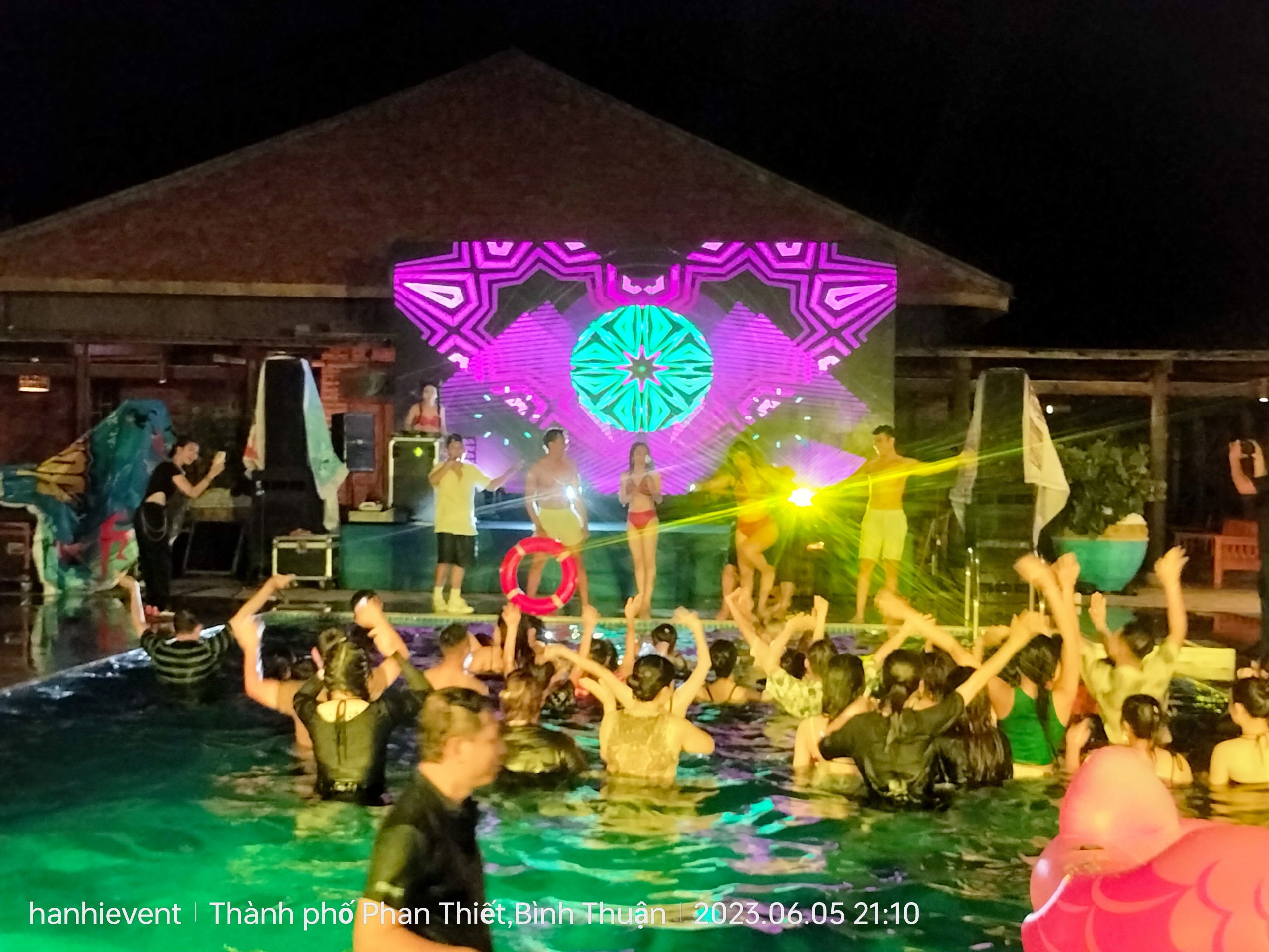 TỔ CHỨC POOL PARTY CHUYÊN NGHIỆP TẠI PHAN THIẾT BÌNH THUẬN