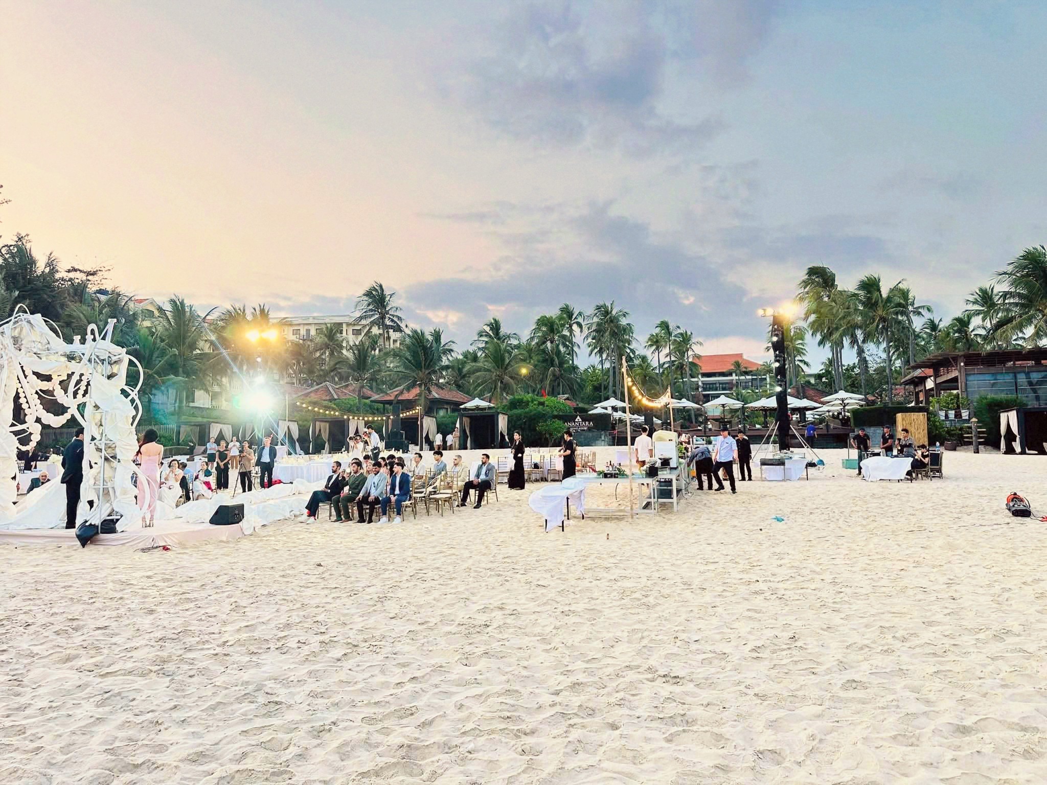 trọn gói dịch vụ tiệc cưới ngoài bãi biển tại Mũi Né, Kê Gà, Tiến Thành, Phan Thiết, Bình Thuận